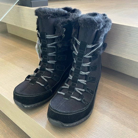 Raquel Short Lace Up Winter Boot in Black *Brand New In Box* - Picture 6 of 9